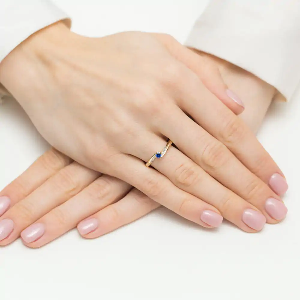 Pierścionek Zaręczynowy In Love Białe Złoto Szafir Diamenty - obrazek 2